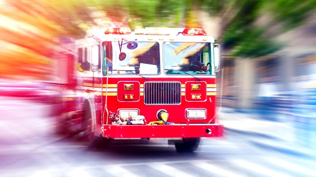 Miami high-rise balcony fire displaces man, dogs — CBS Miami, Wellington Health news