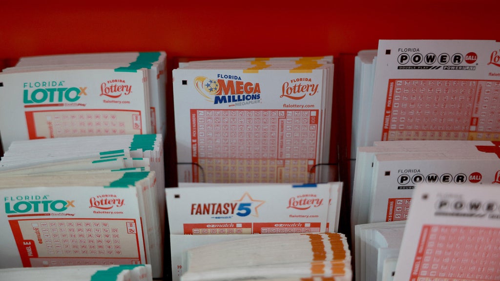 Florida postal employee arrested for stealing winning lottery ticket from mail, cashing it in — CBS Miami, Wellington Real Estate news