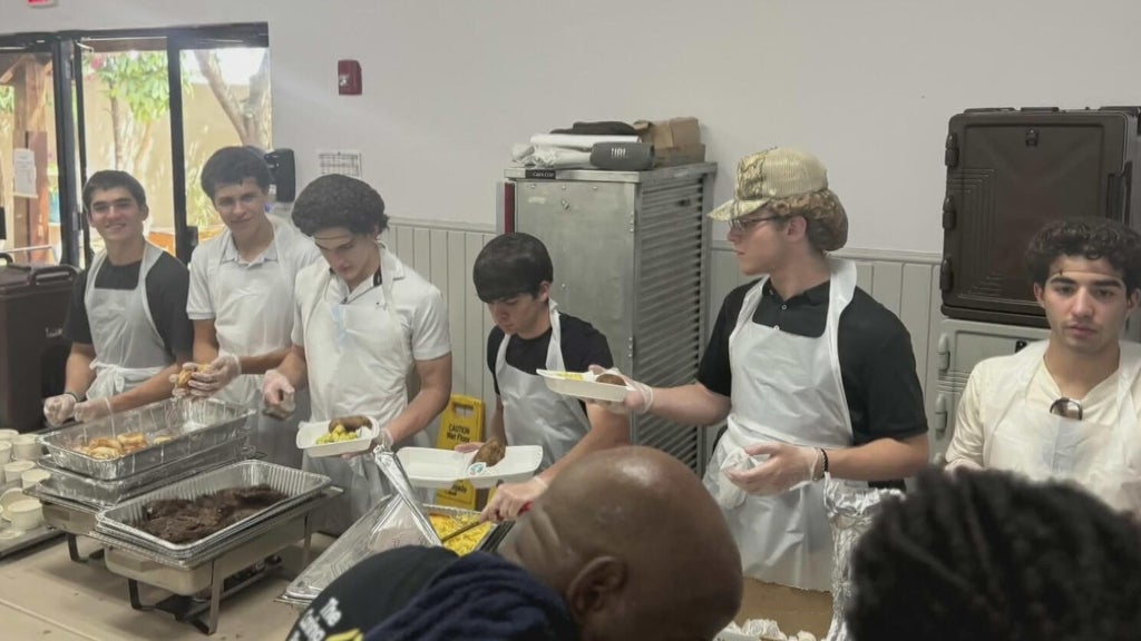 Nonprofit created by South Florida high school students goes far beyond helping those in need — CBS Miami, Wellington Schools news