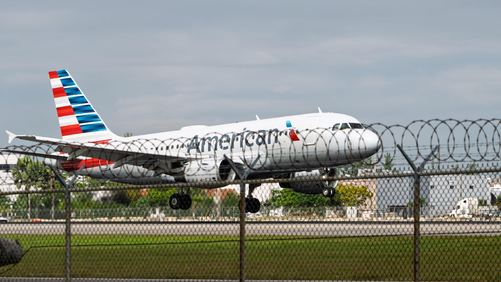 American Airlines flight to Guyana returns to Miami after passenger allegedly threatens crew — CBS Miami, Wellington Community news