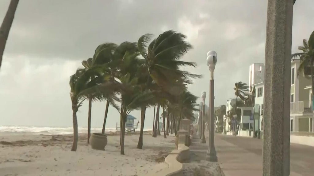 Strong wind, king tides send water surging inland leading to coastal flooding across South Florida — CBS Miami, Wellington Business news