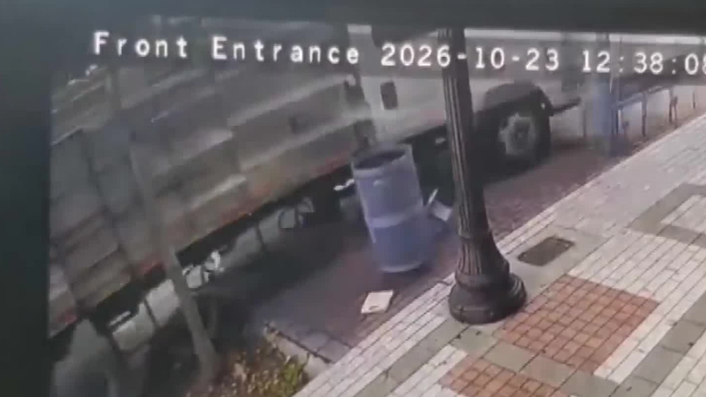 Landscaping truck crashes into bus bench, 3 North Miami businesses, sending 2 passengers to the hospital — CBS Miami, Wellington Real Estate news