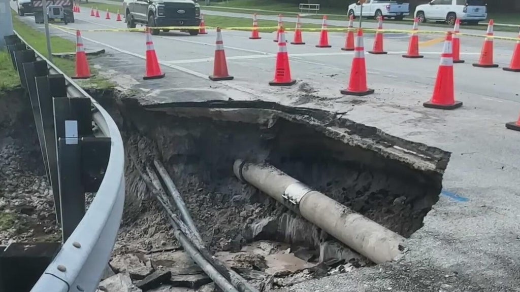 Crews work to repair Davie road that collapsed after major water main break — Wellington Community news