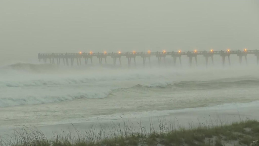 Florida's panhandle braces for Hurricane Isaias as it prepares to make landfall — CBS Miami, Wellington Community news