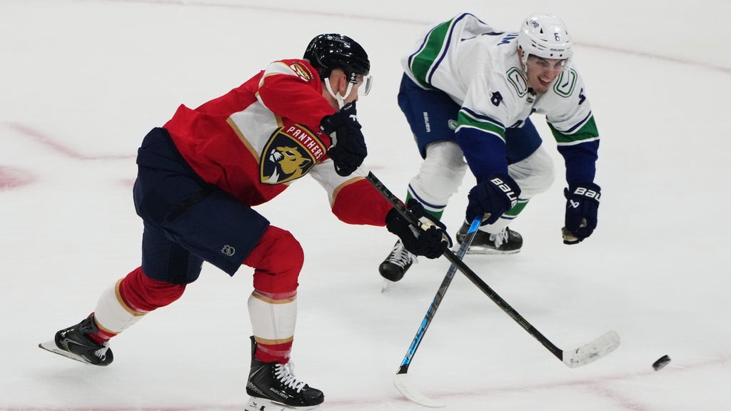 Brady Tkachuk's overtime goal completes second straight natural hat trick in Panthers' 3-2 win — CBS Miami, Wellington Sports news