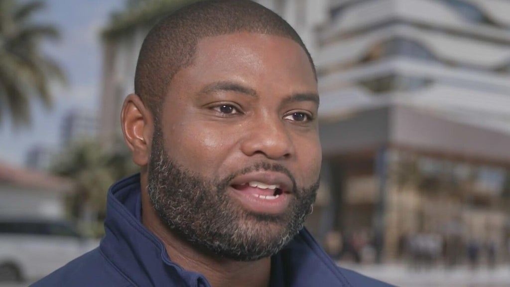 Byron Donalds sits down with CBS Miami's Jim DeFede while on the campaign trial in South Florida — CBS Miami, Wellington Community news