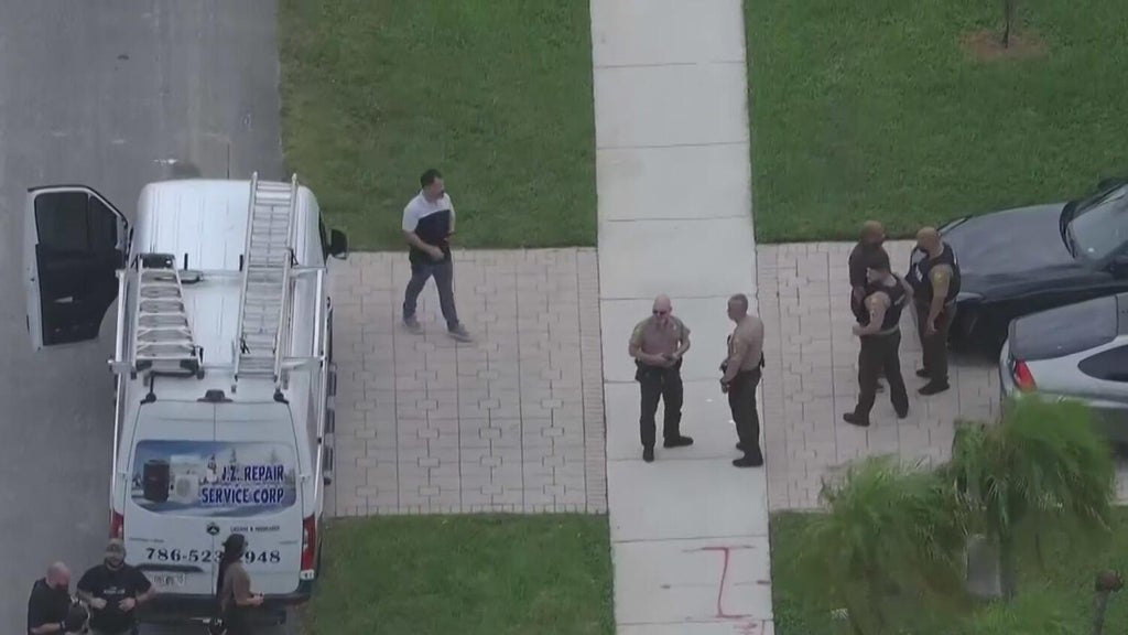 Gunman who shot pregnant woman and himself in SW Miami-Dade had a previous domestic violence case — CBS Miami, Wellington Community news