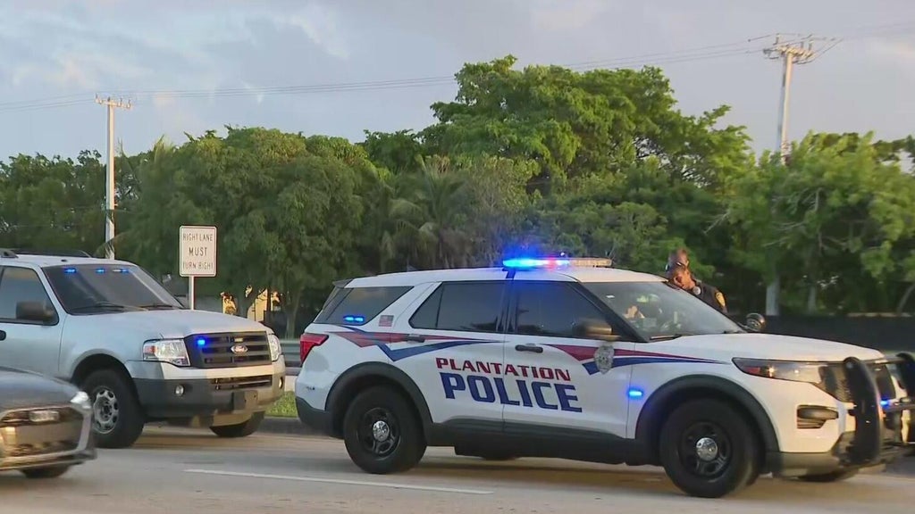 Deadly motorcycle crash shuts down lanes in Plantation — CBS Miami, Wellington Community news
