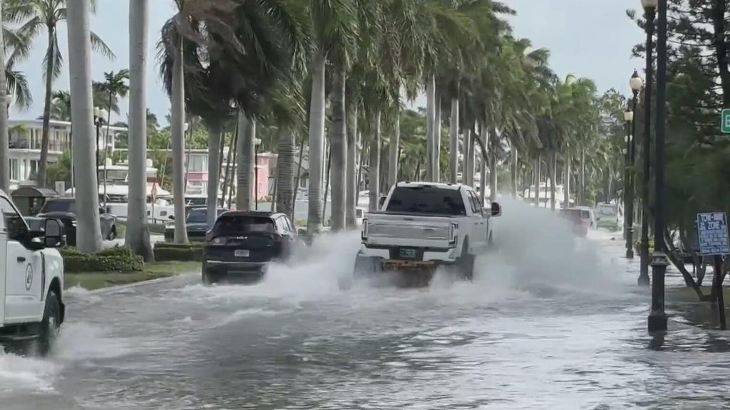 Drivers stranded, roads flooded as king tides send water rushing inland in Fort Lauderdale — CBS Miami, Wellington Community news