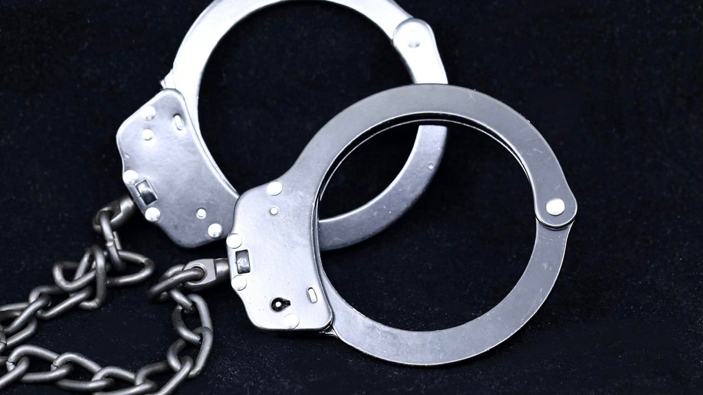 Miami-Dade man arrested after pistol-whipping child playing "ding dong ditch," report says — Wellington Health news