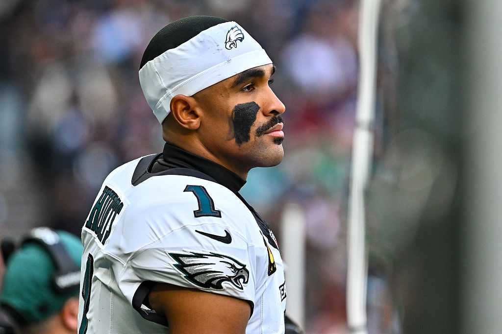 Eagles rule out quarterback Jalen Hurts for Sunday's game over blood clot — WPBF Sports Palm Beach, Wellington Sports news