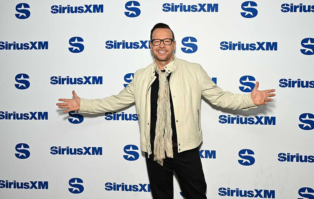 'God covered us': Actor, singer recounts intense moments after plane skids off runway — WPBF Entertainment Palm Beach, Wellington Arts news