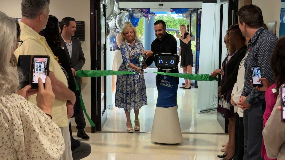 Palm Beach Children's Hospital introduces new AI-enhanced therapeutic robot — WPBF West Palm Beach
