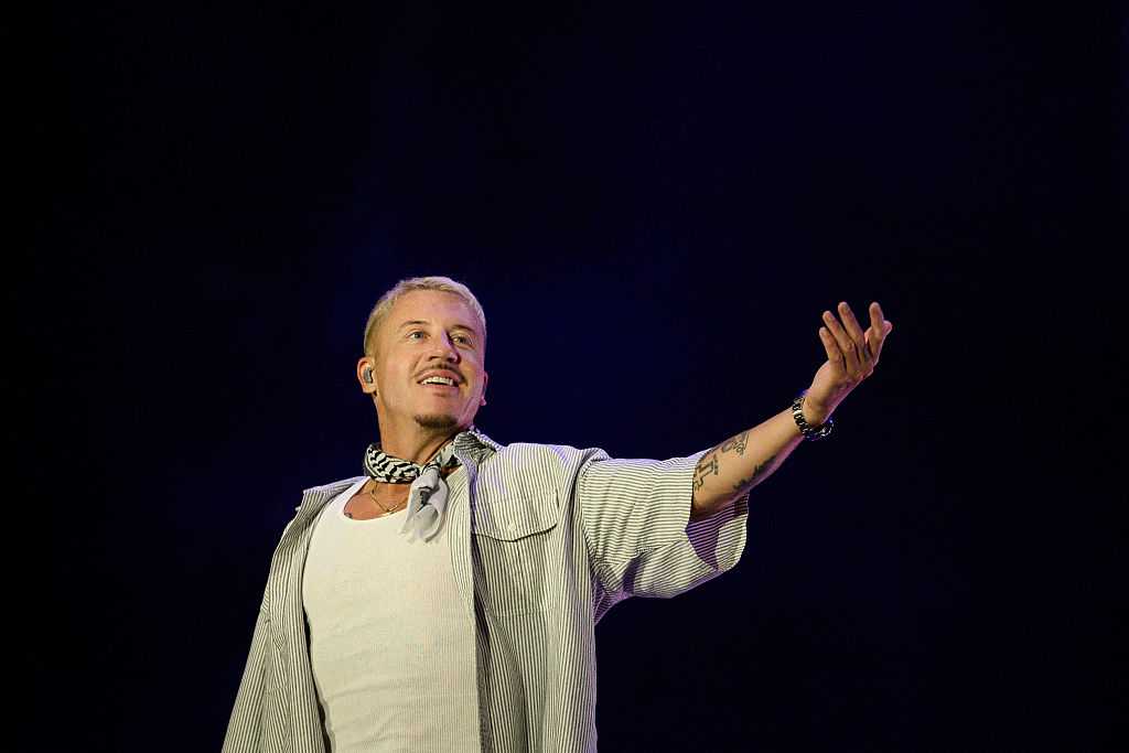 VIDEO: Macklemore returns to stage for first time since Ed Sheeran tour removal — WPBF Entertainment Palm Beach